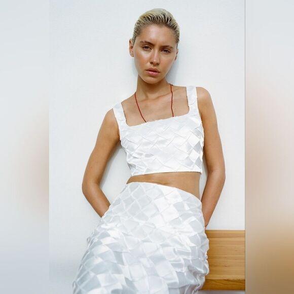 BLOGGERS FAV ZARA DIAMOND PLEATED SATIN EFFECT CROP TOP - Picture 6 of 9